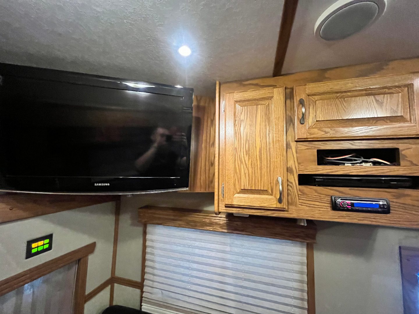 Used 2010 Showhauler 45’ Tandem Axle Motorcoach