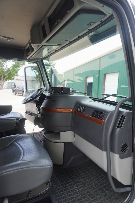 Used 2010 Showhauler 45’ Tandem Axle Motorcoach