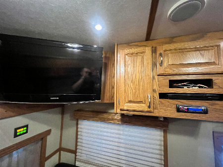 Used 2010 Showhauler 45’ Tandem Axle Motorcoach
