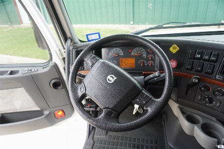 Used 2010 Showhauler 45’ Tandem Axle Motorcoach