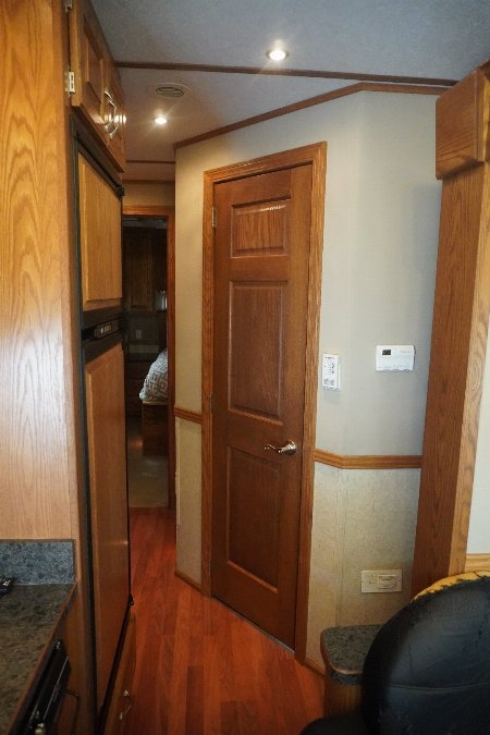 Used 2010 Showhauler 45’ Tandem Axle Motorcoach