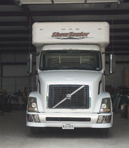 Used 2010 Showhauler 45’ Tandem Axle Motorcoach
