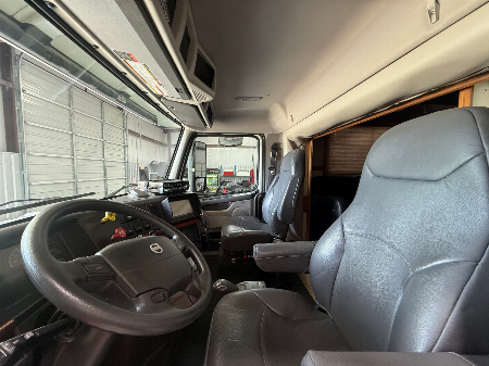 Used 2010 Showhauler 45’ Tandem Axle Motorcoach