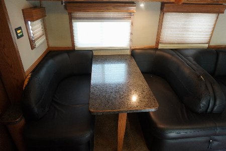 Used 2010 Showhauler 45’ Tandem Axle Motorcoach