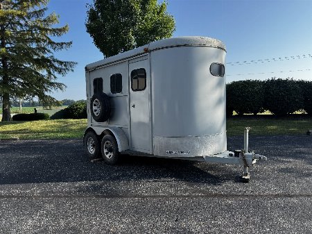 Consignment 1996 Grey Bison 2H Slant Horse Trailer w/ Tack Room