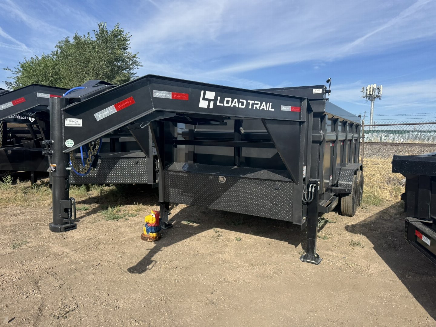 New 2025 Load Trail 83-14 Gooseneck Dump W/ Hydradulic Jacks
