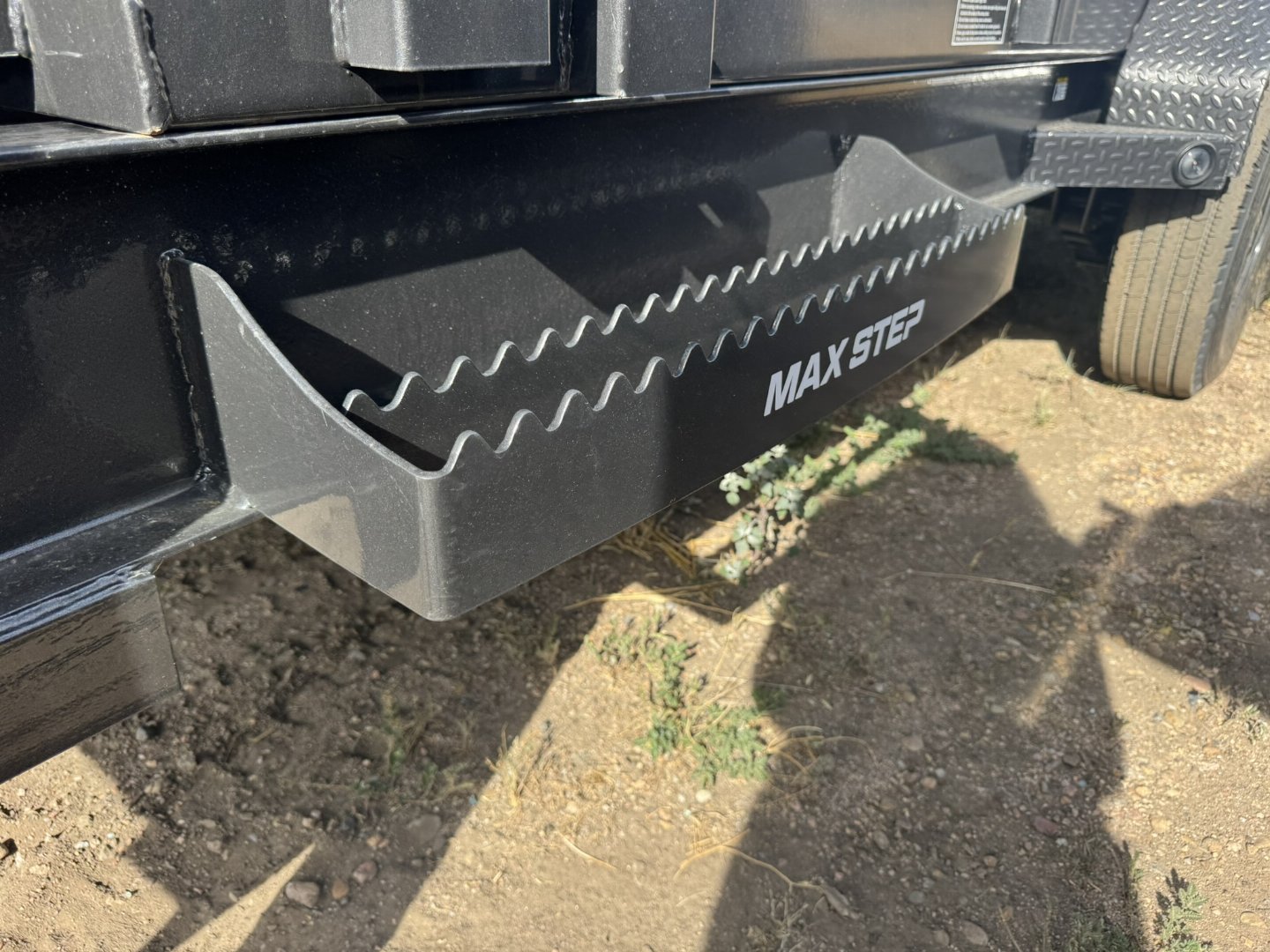 New 2025 Load Trail 83-14 Gooseneck Dump W/ Hydradulic Jacks