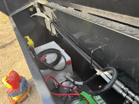 New 2025 Load Trail 83-14 Gooseneck Dump W/ Hydradulic Jacks