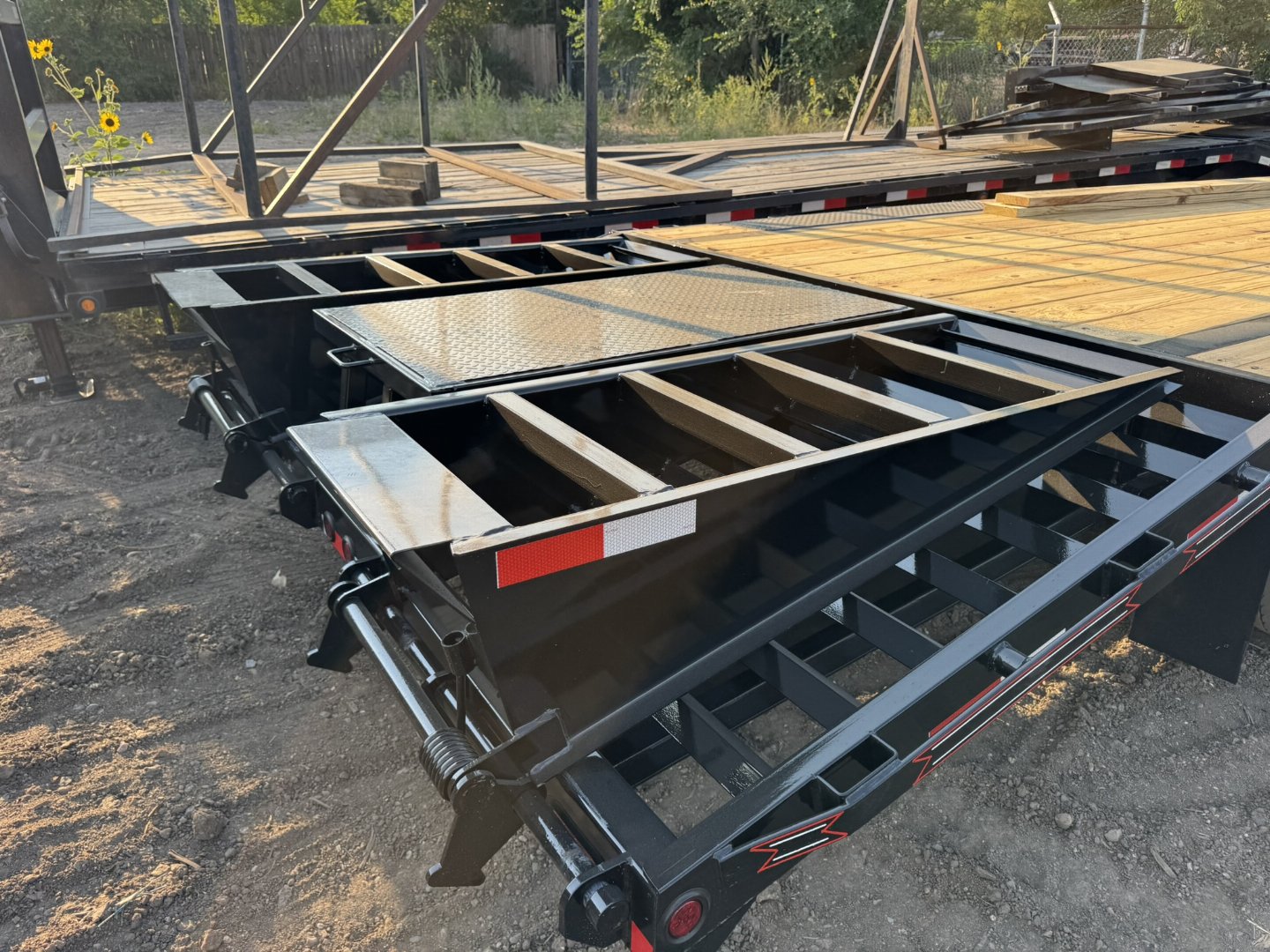New 2026 Diamond T 8.5-25 Gooseneck Deckover Equipment Hauler