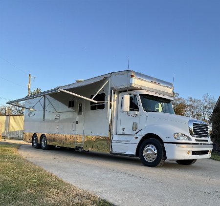Used 2006 Haulmark 45’ Tandem Axle Motorcoach