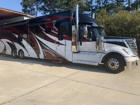 Used 2018 Showhauler 45’ Motorcoach