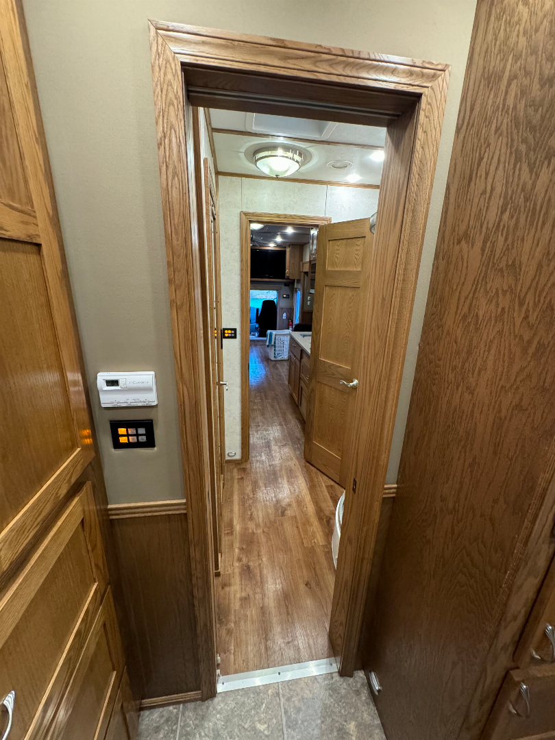 Used 2012 Showhauler 45’ Tandem Axle Motorcoach