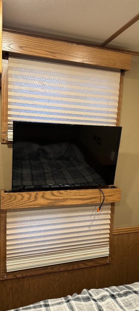 Used 2012 Showhauler 45’ Tandem Axle Motorcoach