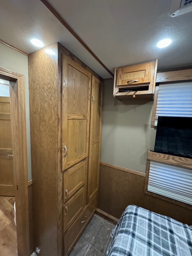 Used 2012 Showhauler 45’ Tandem Axle Motorcoach