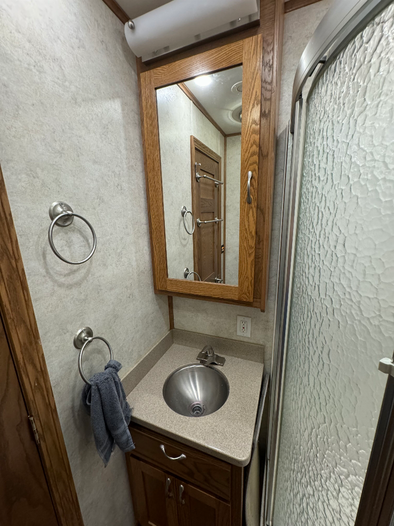 Used 2012 Showhauler 45’ Tandem Axle Motorcoach