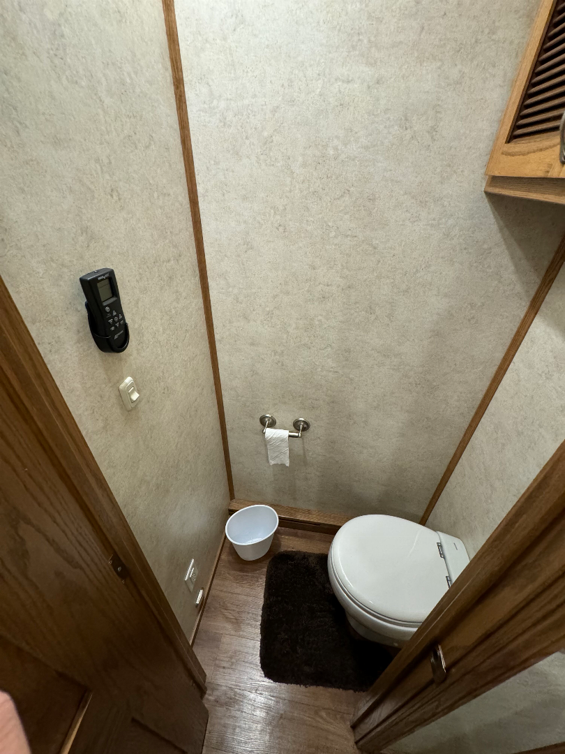 Used 2012 Showhauler 45’ Tandem Axle Motorcoach