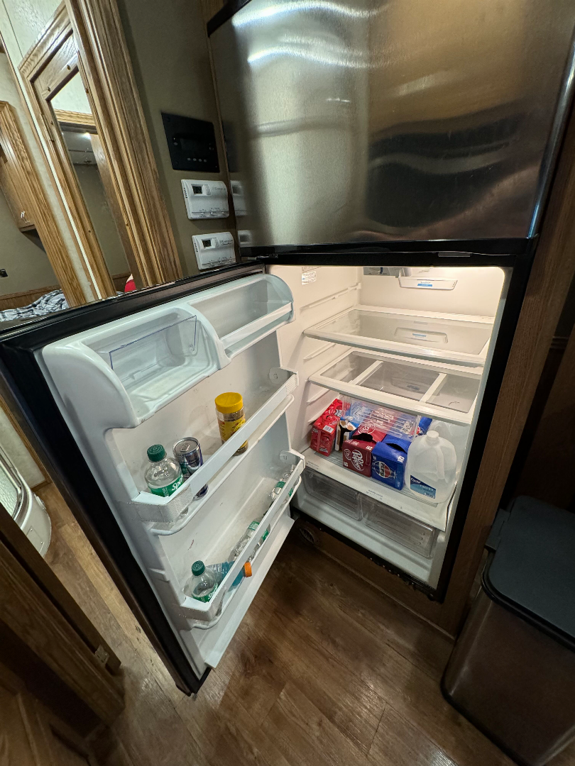 Used 2012 Showhauler 45’ Tandem Axle Motorcoach