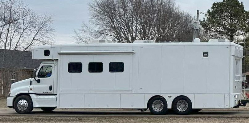 Used 2012 Showhauler 45’ Tandem Axle Motorcoach