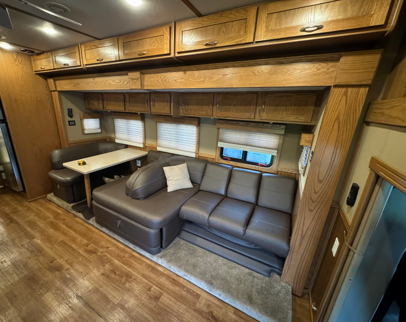 Used 2012 Showhauler 45’ Tandem Axle Motorcoach