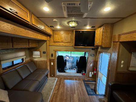 Used 2012 Showhauler 45’ Tandem Axle Motorcoach