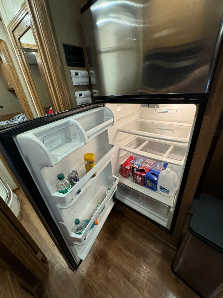 Used 2012 Showhauler 45’ Tandem Axle Motorcoach