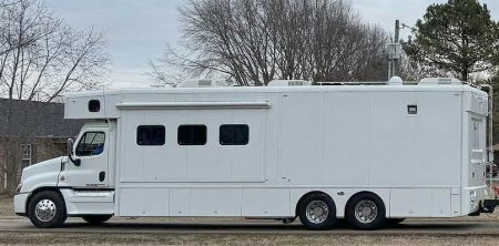 Used 2012 Showhauler 45’ Tandem Axle Motorcoach