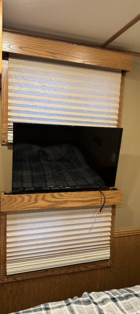 Used 2012 Showhauler 45’ Tandem Axle Motorcoach