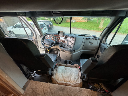 Used 2012 Showhauler 45’ Tandem Axle Motorcoach