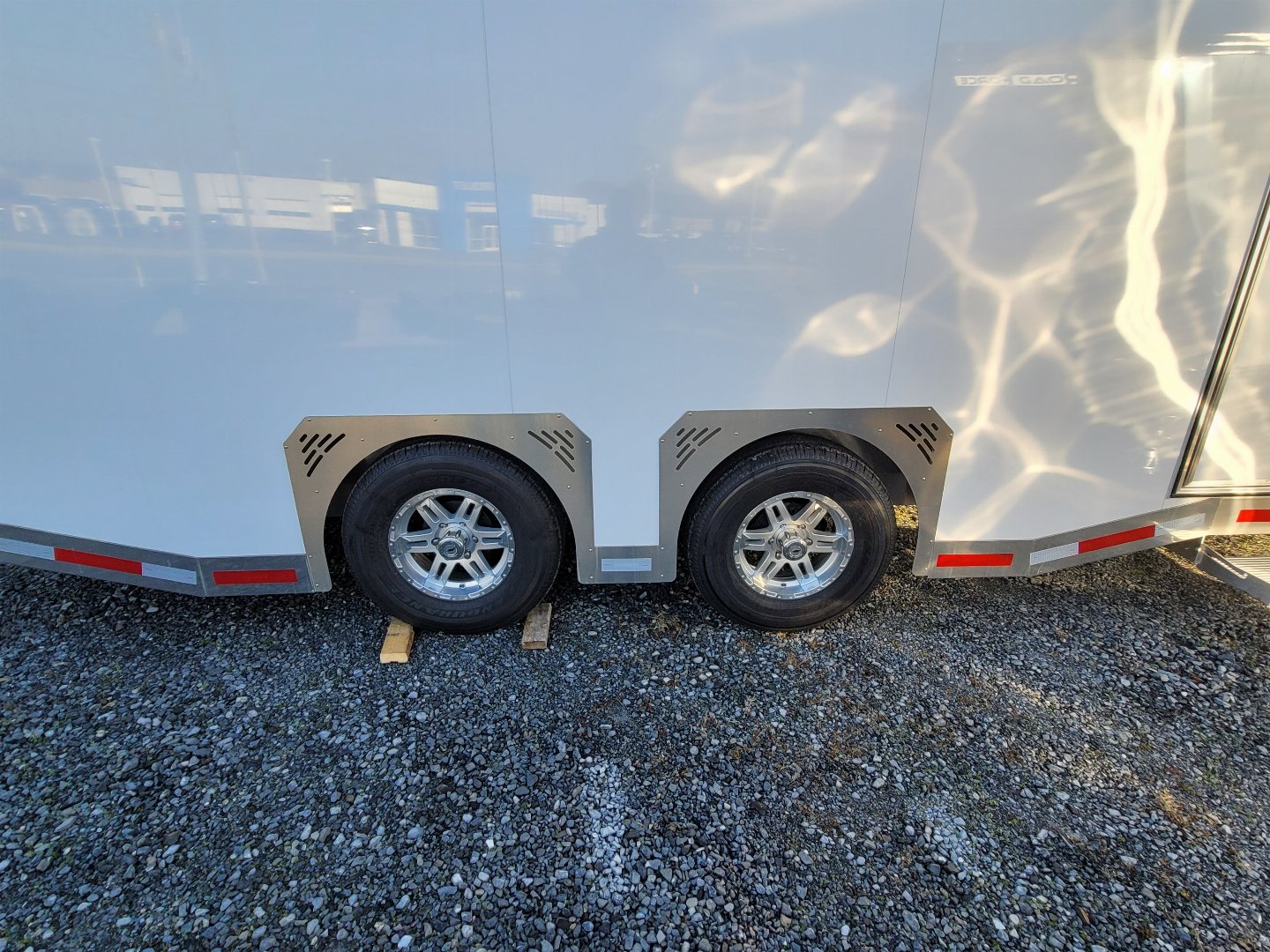 New 2024 Featherlite Trailers 4410 8.5X20TA Car / Racing Trailer