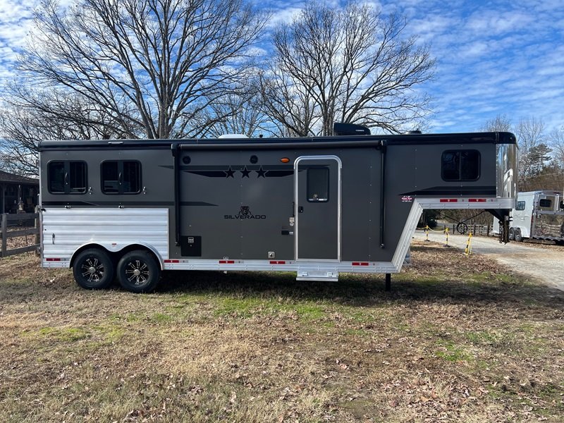 New 2024 BISON TRAILERS SV8209B Horse Trailer Rockwell North Carolina