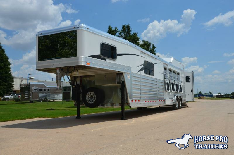New 2025 4Star Trailers 4 Horse Side Load Living Quarters Slideout