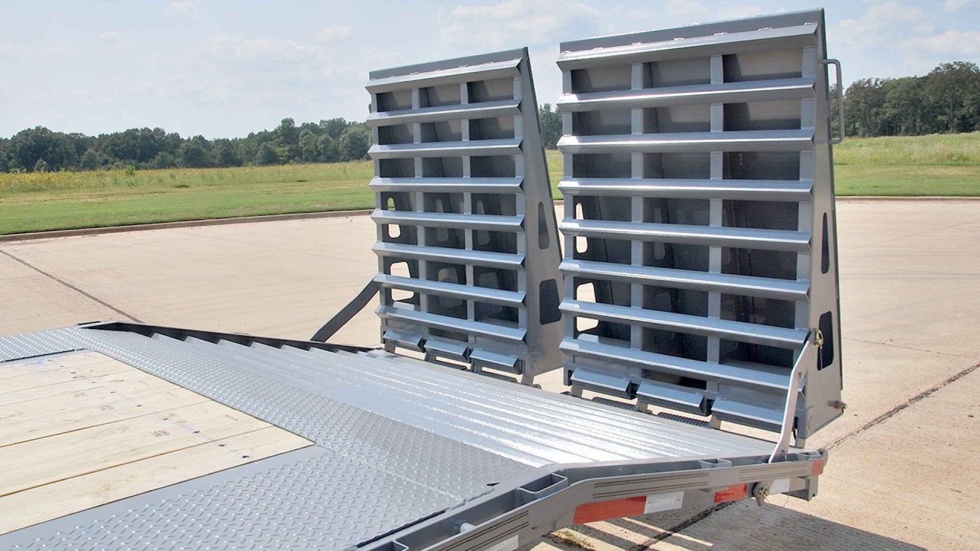 New 2024 Diamond C Trailers FMAX207 MR 30X102 Flatbed Trailer