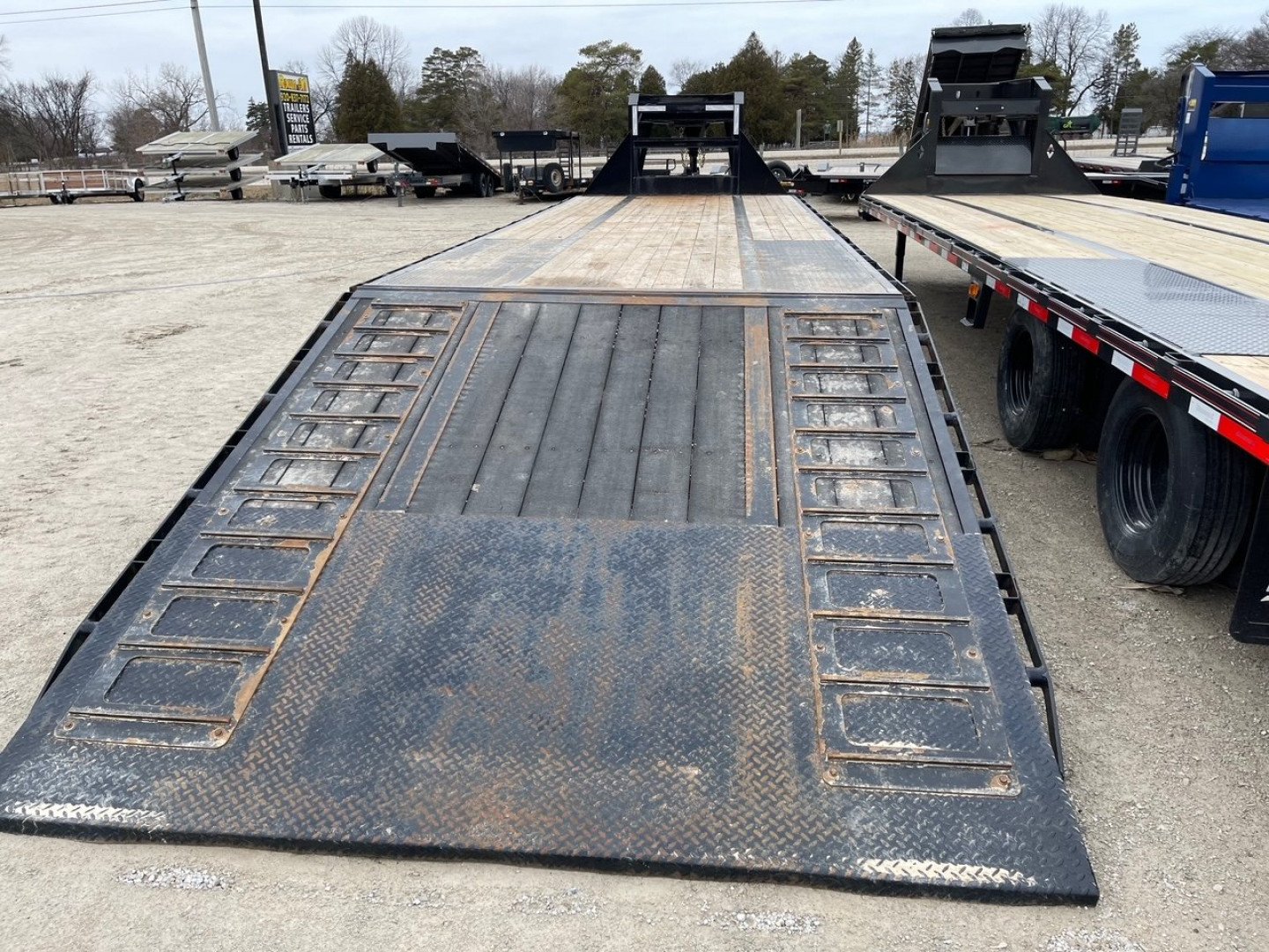Used 2021 Load Trail HYD DOVE GOOSENECK Flatbed Trailer